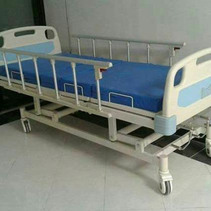 bed patient manual new/ baru bonus matras + tiang infus. 2