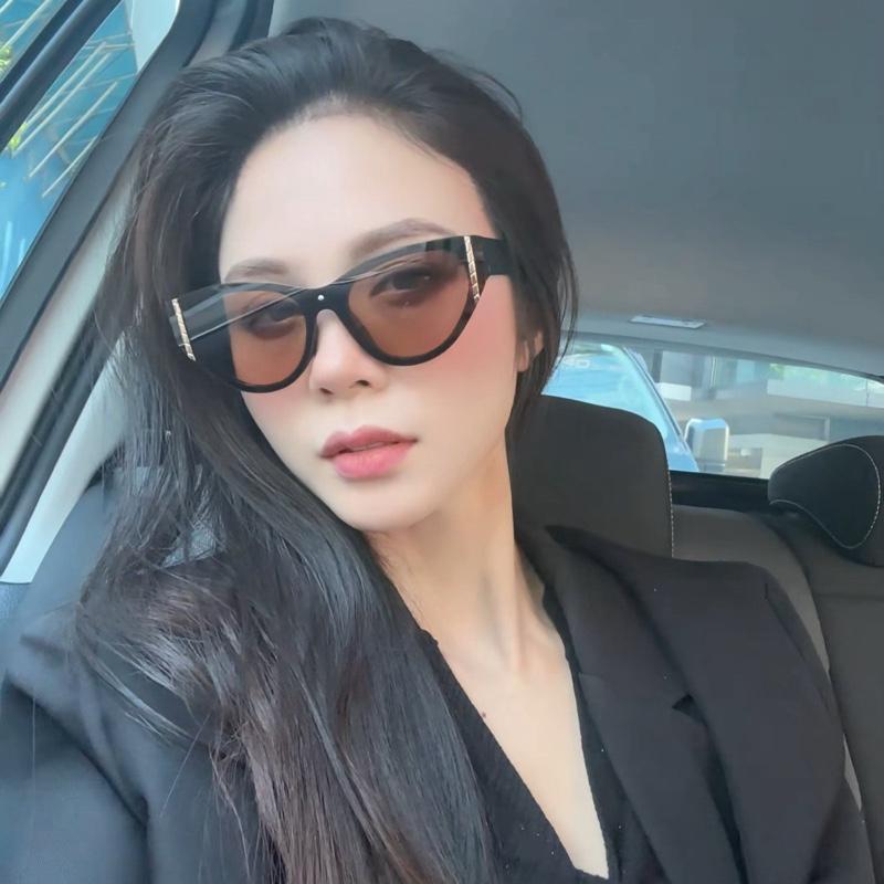 Km59 kính mát mắt mèo tràn viền kiểu mới chống tia UV [tặng kèm hộp đựng kính và khăn lau] Kính Mắt Chống Nắng Women Titan