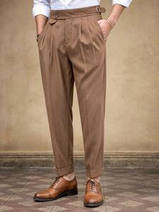 Pantalones de traje con diseño plisado vintage para hombre, moda casual, ajuste entallado, esencial para negocios, pantalones de traje ligeros y lujosos con dobladillo