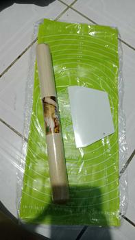Product Review of Paket Alas Adonan 40x50 Rollpin 30cm Scraper perata / Matras silikon Roller Pin Kayu Adonan Kue from Y**u I** 1