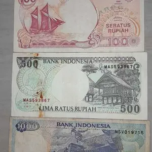 3 lembar kertas kuno tahun 1990