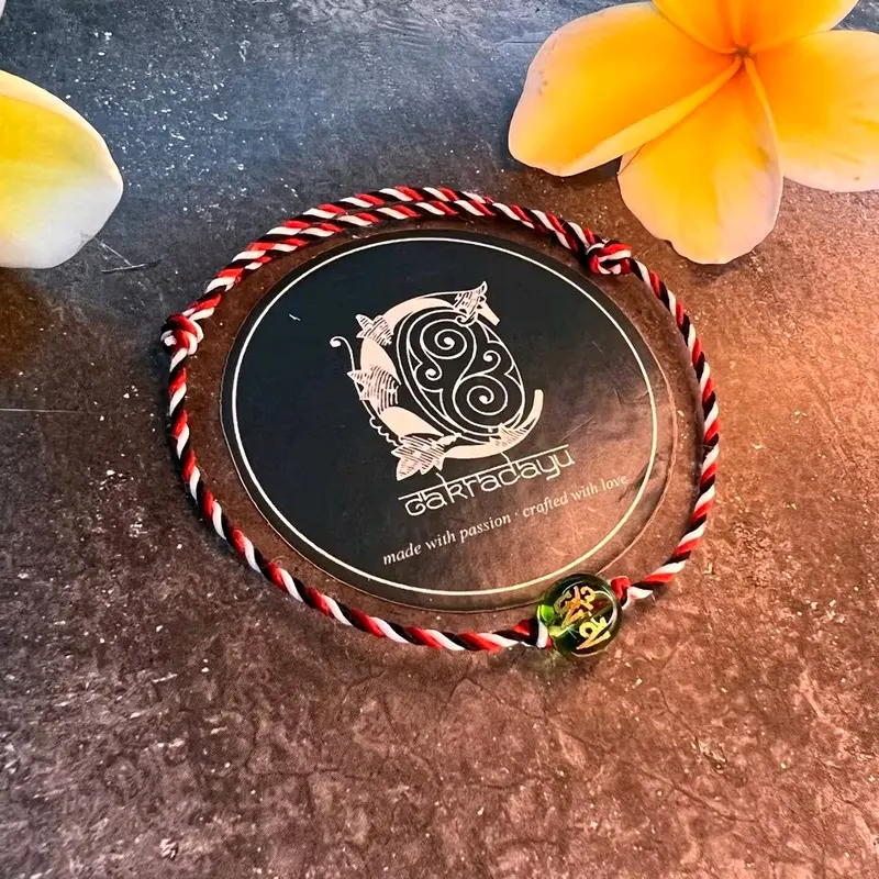 CAKRADAYU Gelang Keberuntungan Tridatu Kristal Tibet Mantra Asli Khas Bali 3