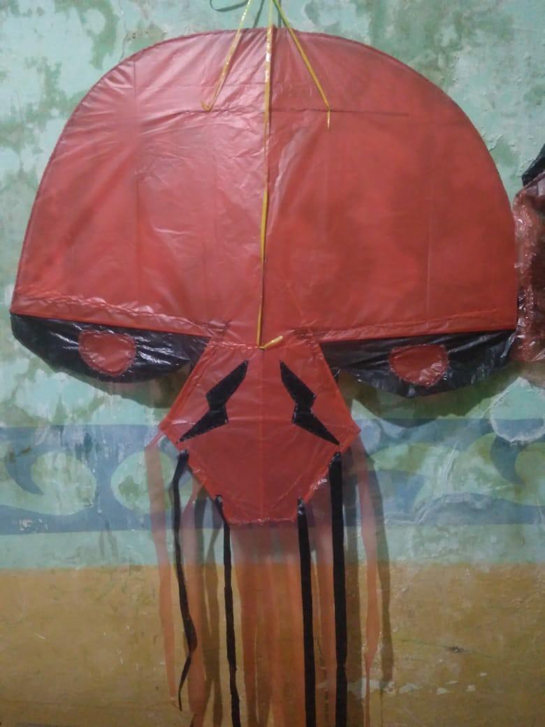 layangan motif ubur-ubur siluman 70 cm