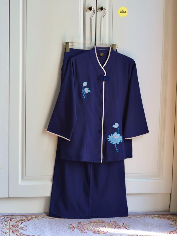 DL34 XANH NAVY Họa Y Pháp Phục bộ Đồ Lam Đi Chùa,Nữ big size phật tử truyền thốn thiết kế cao cấp chất lụa tuyết Women hoa sen trung niên cho mẹ phục áo bà ba Tơ tràng cổ
