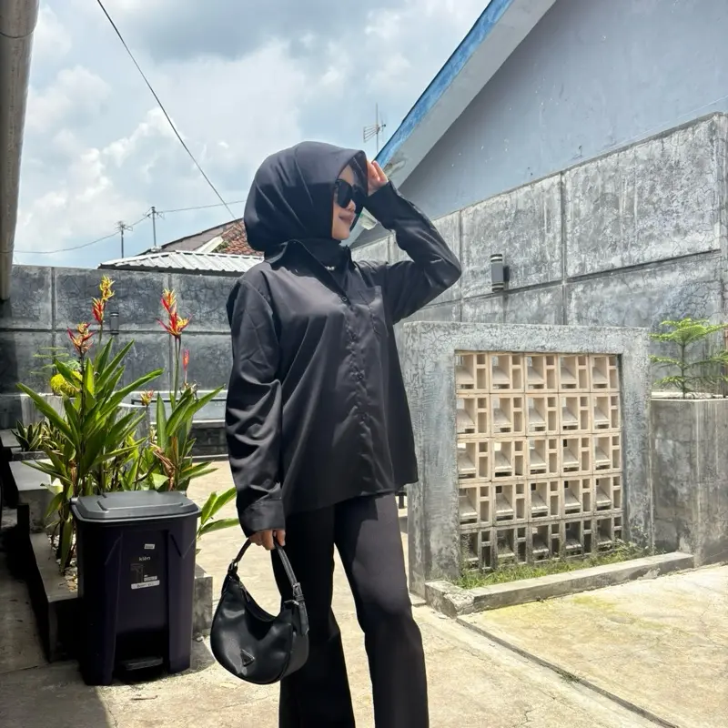 Kemeja basic cewe polos hitam