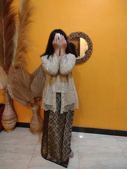 Product Review of Kebaya kutubaru modern full payet bahan tulle modern (Kns) from h**h 0