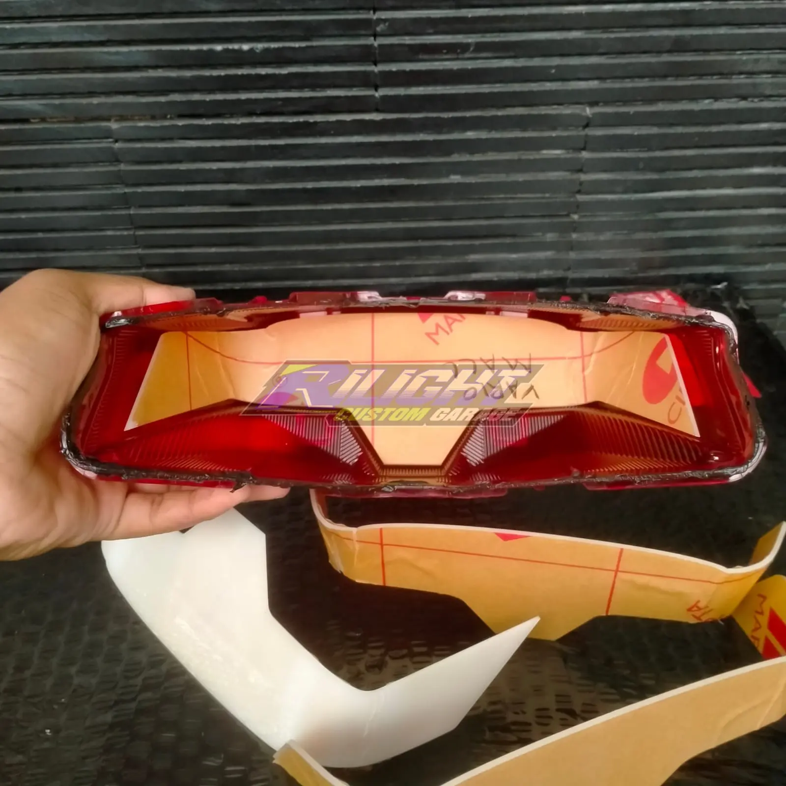 BAHAN AKRILIK STOPLAMP LAZY VARIO 125/150 LED NEW GEN 1/2 PNP MIKA