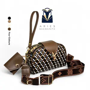 Aries Tas Selempang Wanita Isoyama 3 Ruang Kekinian Stylish Multifungsi Simple Muat Banyak Ukuran 22x16x13cm Desain Elegan untuk wanita