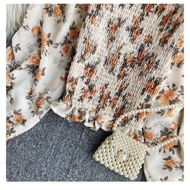 Product Introduction of Retro Floral Crop Top for Women Long Sleeve High-waisted Short Blouse Off-shoulder Shirt 11