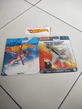 Product Review of Hot Wheels Matchbox Sky Busters Pesawat TOP GUN Varian Bebas Pilih from B**? 0