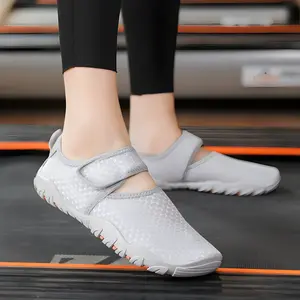 【Ini siap stok】Sepatu pantai terbaru 2025, sepatu cepat kering untuk berenang dan beraktivitas di air, sepatu anti-selip dan anti-luka untuk orang tua dan anak saat mengejar ombak, sepatu renang tanpa alas kaki untuk dewasa dan anak-anak Outdoor Olahraga