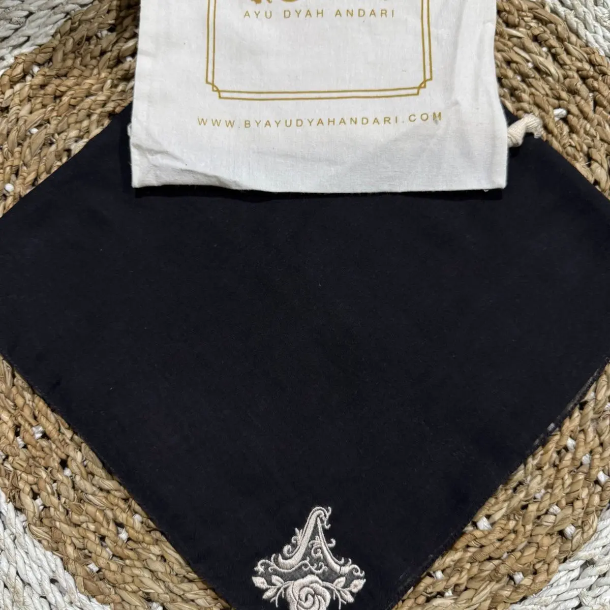 Ayudyah andari polos hitam new