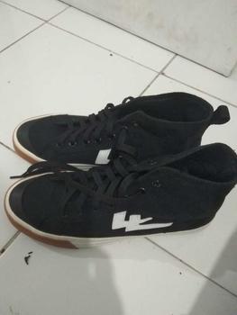 Product Review of Sneakers Aekoshoes TwoYears High Black Gum Produk Lokal Made In Indonesia from A**k 0