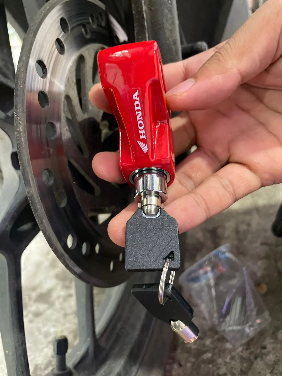 Honda Gembok Cakram Original untuk Motor Brake Disk Lock Honda dengan Kunci Tambahan Merah