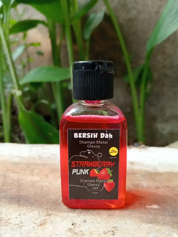 Shampo Motor BERSIH DAH Glossy Strawberry Punk 35 ML - Formula Premium untuk Kilau Ekstra dan Perlindungan pada Motor Anda - Car 1