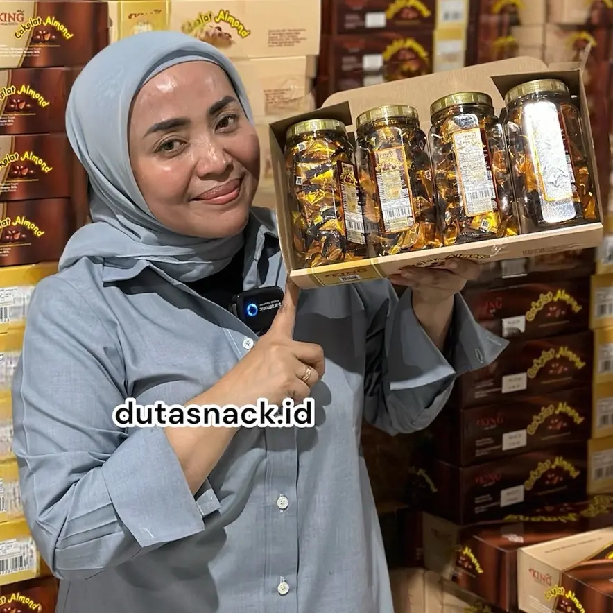 Almond D'King Coklat Muzdalifah - 1 Karton (4 Toples) - Isi 40 Per Toples