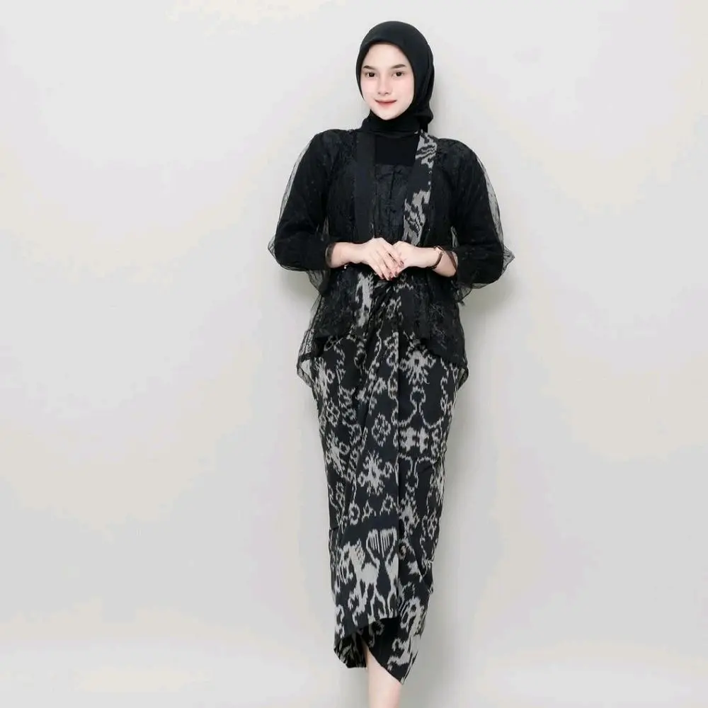 KEBAYA HITAM