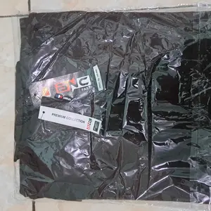 Polo Shirt Pria Elegan dengan Resleting Depan Bahan Nyaman dan Desain Stylish Ideal untuk Gaya Sehari-hari dan Berbagai Kesempatan Kaos Kerah Pendek