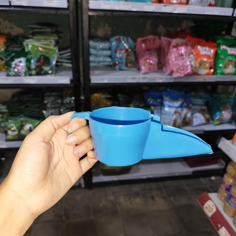 Product Introduction of corong pengisi pakan burung corong refil pakan hewan 7