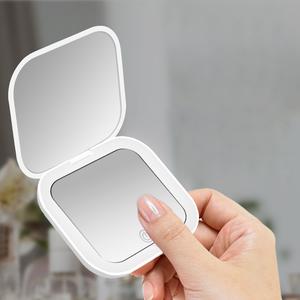 VENTA CALIENTE Espejo de maquillaje portátil mini con led, 1 unidad plegable con aumento de 2x, espejo compacto de mano para viaje y uso diario