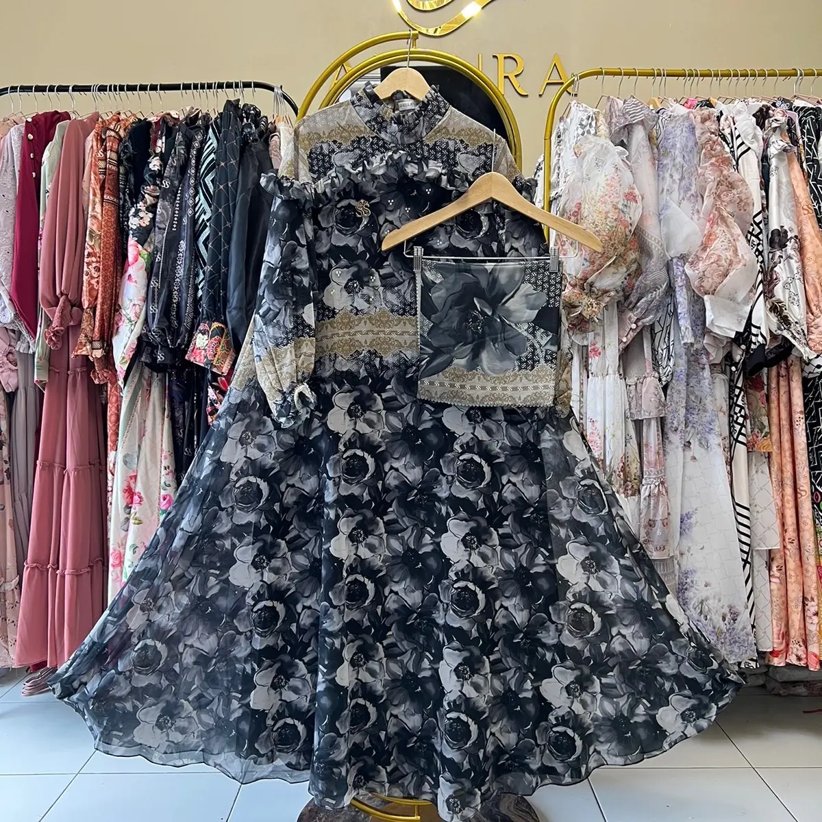 Dress flower shellasaukia