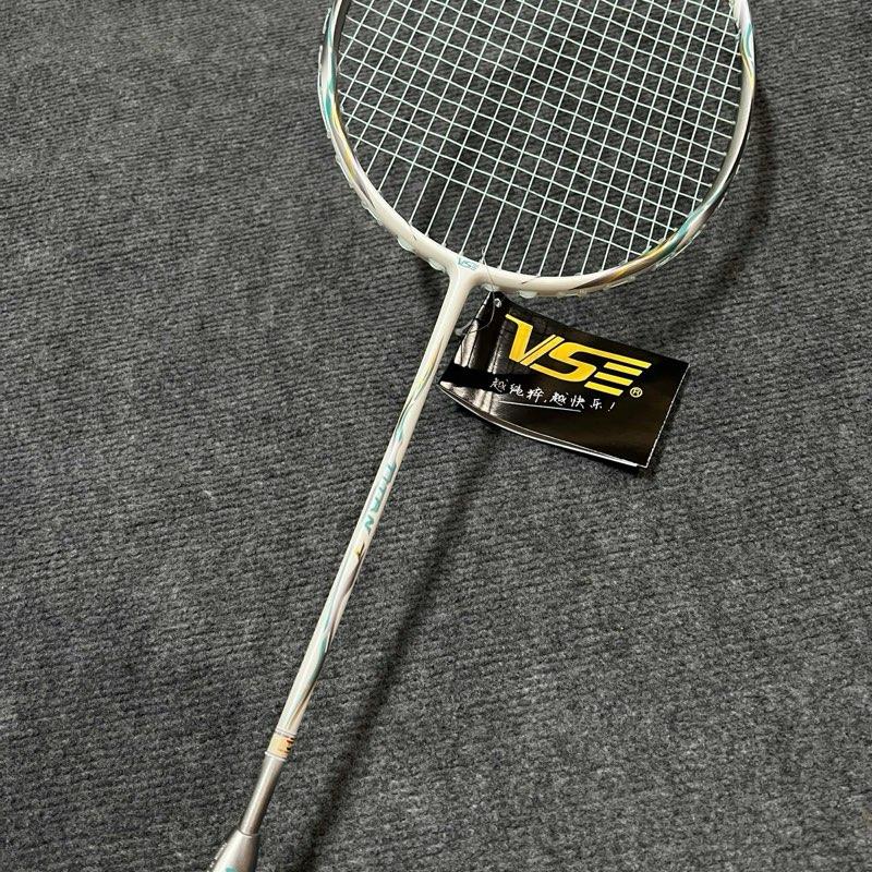 VS TiTan7 Vợt Cầu Lông Chính Hãng Căng Max 15,5 Cân Sẵn 11kg Bảo Hành 3 tháng Phụ Kiện Bao Đựng Vợt & Cán Carbon Sport Chất Liệu Full Carbon Phủ Titan Dành Cho Anh Em Yếu Đến Khá