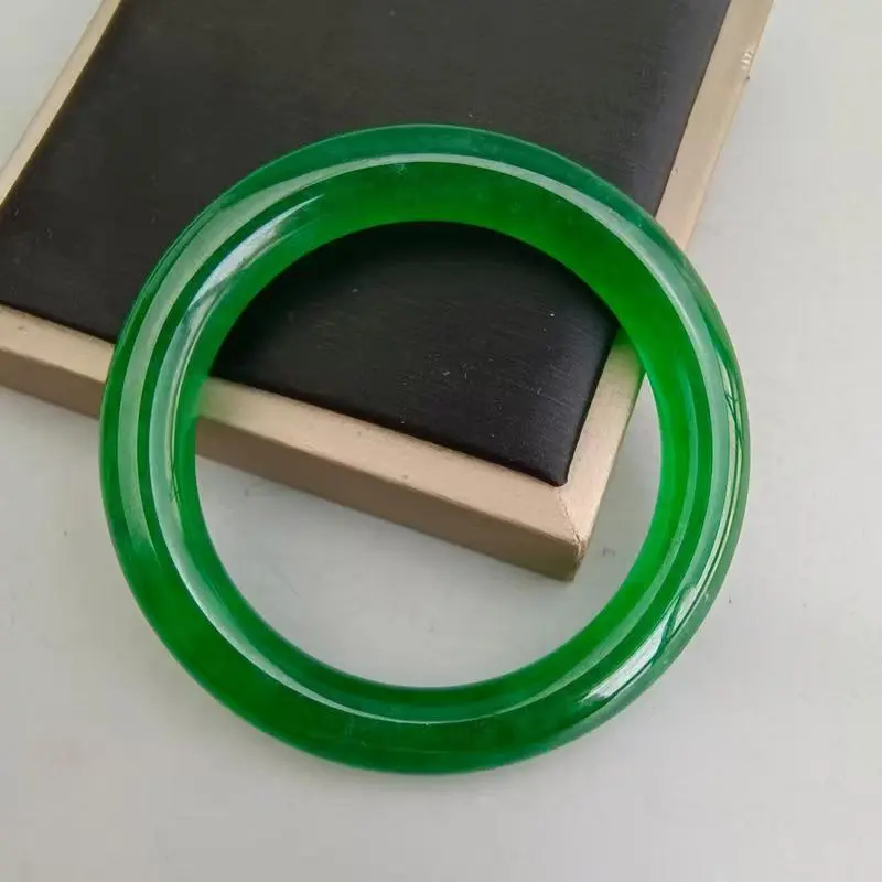 Exquisite Imperial Green Bracelet