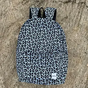 HOLE Jovi Tas Ransel Leopard Unisex 15inch Tas Sekolah Macan Tutul Pria dan Wanita Tas Punggung Laptop 15inch Resleting Ykk Double Zipper Premium Full Tag Slot Laptop 15Inch