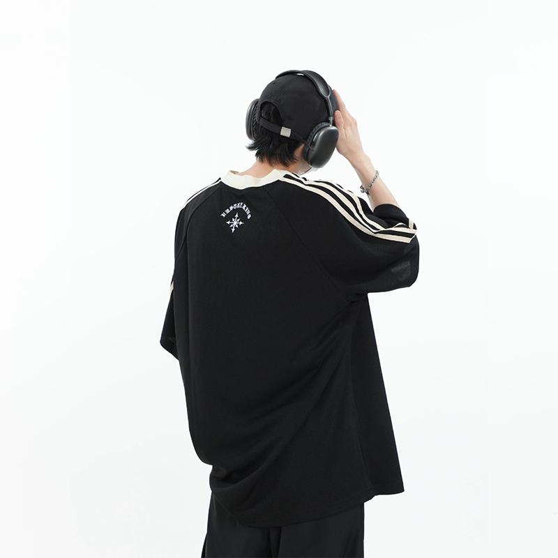 Product Introduction of Summer Heavy Embroidery American Retro V-neck Sports Casual Red Jersey Korean Short Sleeve Women's High Street Loose Couple T-shirt Fashion Brand Ins New Half Sleeve Men's Racing Clothes Top Black Basketball Shirt 21