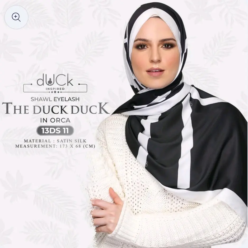 The Duck Duck shawl eyelash