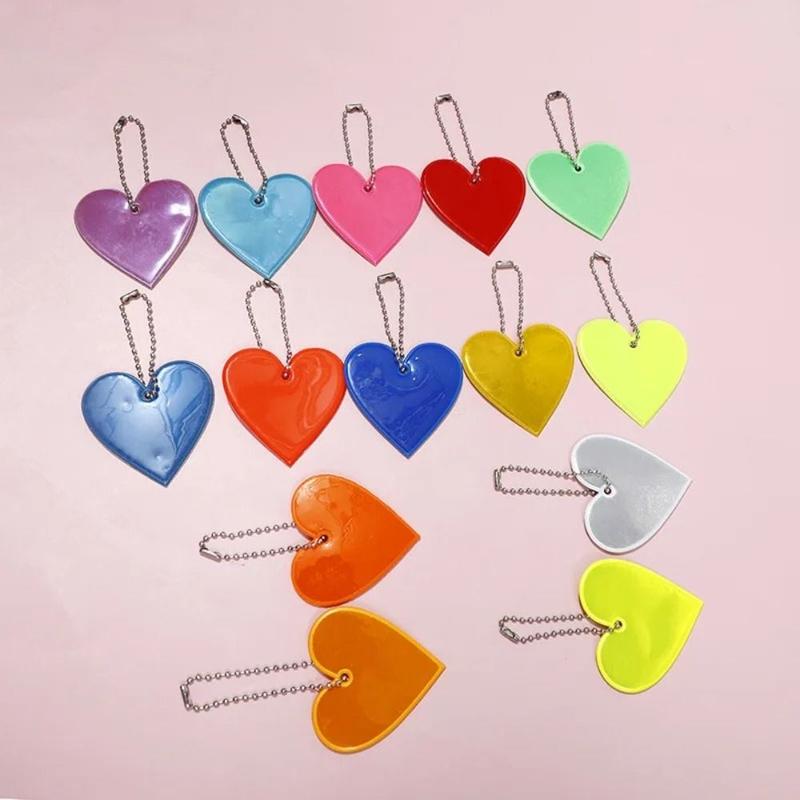 Móc Chìa Khóa Phản Quang Có Thể Nhìn Thấy Cao, Thiết Kế Sành Điệu, Làm Bằng Chất Liệu PVC, Mặt Dây Chuyền Phản Quang Đa Năng, Màu Sắc Tươi Sáng, Thích Hợp Để Đồ Trang Trí, Hình Trái Tim, Lý Tưởng Cho Trẻ Em Và Người Lớn 0