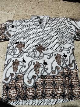 Product Review of Kemeja Batik Lengan Pendek Pria Elegan Warna Abu-Abu // Motif Kekinian // Katun Halus dan Lembut from N**i K**a 2