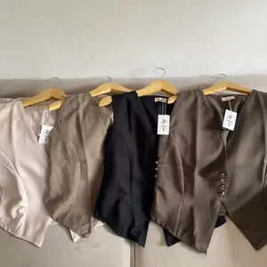 Ella Vest Muslim Wanita Elegan dengan Desain Modern dan Nyaman untuk Dipakai Sehari-hari