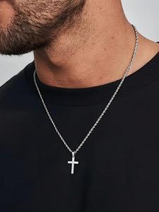 クラシックなレトロデザインのステンレス製クロスペンダントネックレス。パーティーや普段のコーデに合わせやすいファッションジュエリーで、どんなスタイルにも合うトレンディで上品なジュエリー。彼女への誕生日プレゼントに最適です。