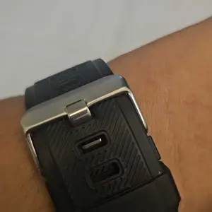【Jam Tangan GPS Layar Besar】 MorienWear Rock2GPS terbaru hadir dengan desain full metal dan layar 1,46 inci (360×360). Dilengkapi GPS akurat, Bluetooth pintar, baterai tahan lama, dan IP68 tahan air, siap menemani aktivitas Anda kapan saja.