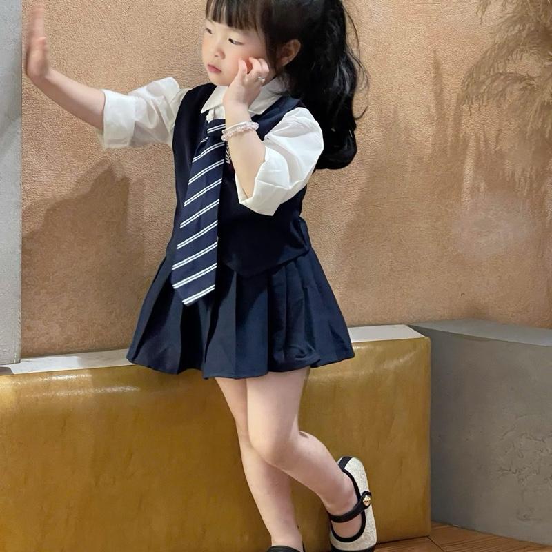 Ong kis Sét học sinh 4 chi tiết phong cách hàn quốc: sơ mi +ghi lê+chân váy+ cà vạt rời cho bé gái 10-30kg