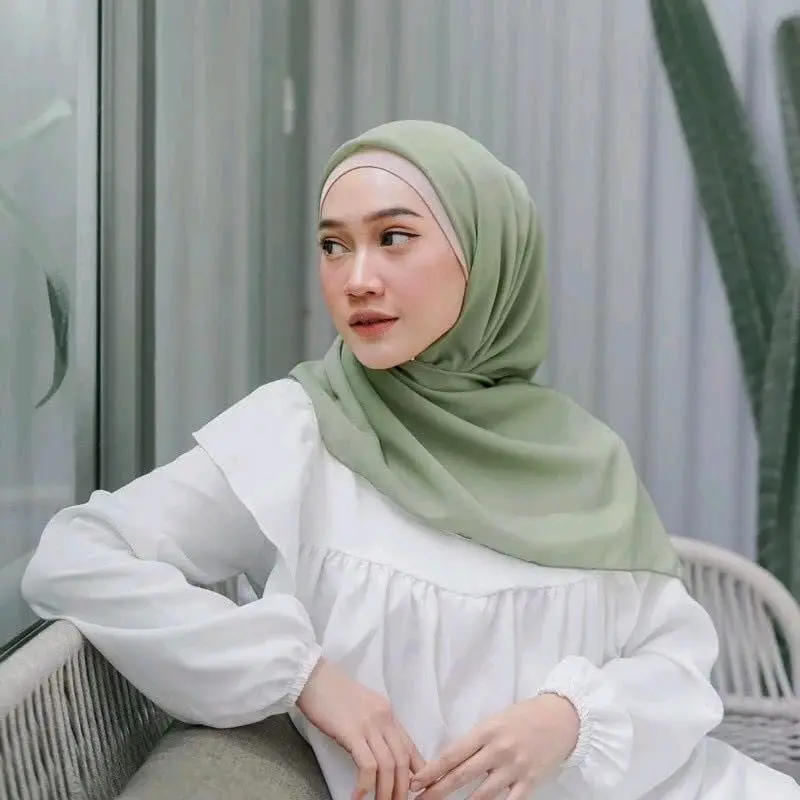 Hijab Pashmina Bella Square Jahitan Tepi Rapi Lembut Nyaman 7
