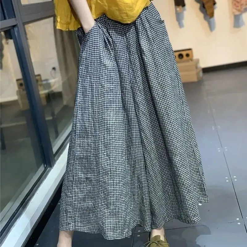 Quần cắt thường ngày kẻ sọc giả cotton và lanh cỡ lớn quần lửng ống rộng lười biếng dáng rộng và mỏng mùa xuân hè mới 2024 cho nữ