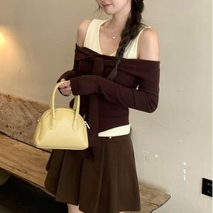 Unique and beautiful Korean-style coffee-colored faux two-piece, spaghetti strap long-sleeved women's T-shirt, 2025 new style beautiful women's T-shirt, autumn design sense off-the-shoulder one-shoulder fitted top design clothing 3835Womenswear Longsleeve