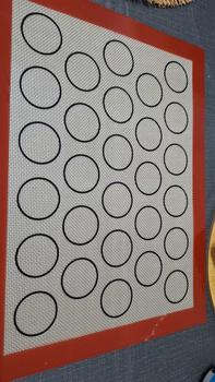 Product Review of Non Stick Silicone Mat Baking  Circles Pattern Oven Pastry Liner Macaron Cake Sheet Kitchen Baking Mat from D**s C**t a** B**g 0