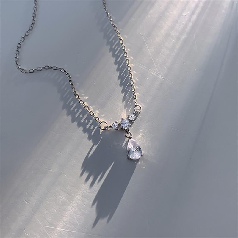 Kalung Wanita Titanium cewek anti karat Korean Style Niche Temperamen Hadiah Baru Desain Drop Air Perhiasan 7
