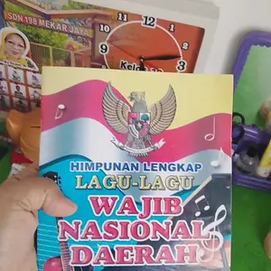 Buku lagu wajib nasional daerah bintang Indonesia tipis