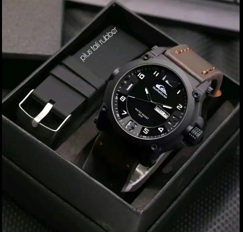 Jam Tangan Pria Tali Kulit Tanggal & Hari Aktif Water Resist Free Tali Rubber Batrai Cadangan Dan BOX ( BISA COD ) 0