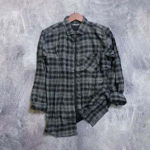 Kemeja Flanel Lembut – Gaya Klasik Tak Lekang Waktu