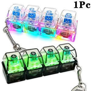 発光キーボードフィジェットキーチェーン、4-in-1ストレス解消ボタン付き、ストレス軽減用ギフト、透明カラー、1個