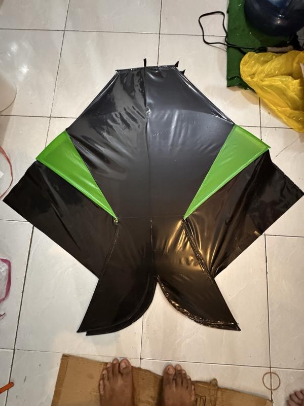 Layangan Cotek Blolong 1 Meter Warna Random Bagus Seperti Dalam Gambar Paling Diminati Anak-anak Kualitas Terbaik sudah (kenocdown)