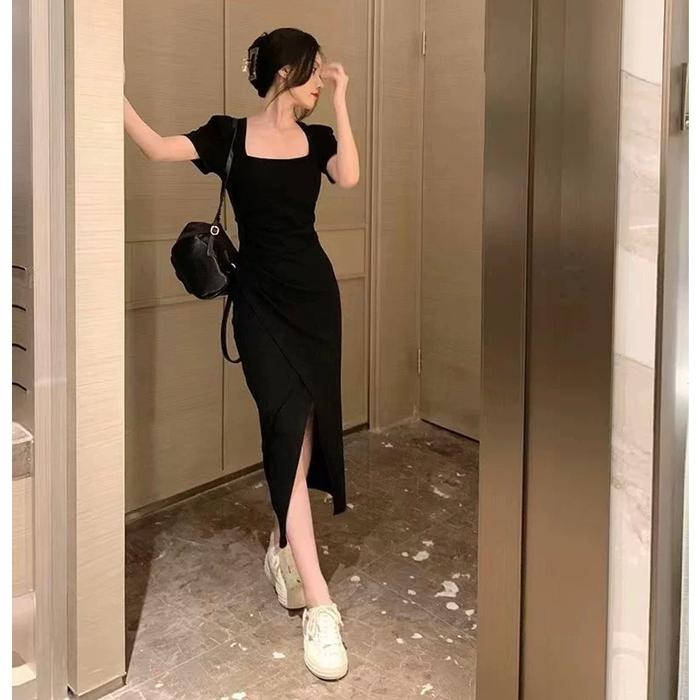 green emerald velvet dress Daniela Black Dress Gaun Hitam Tanpa Lengan Wanita main image 0