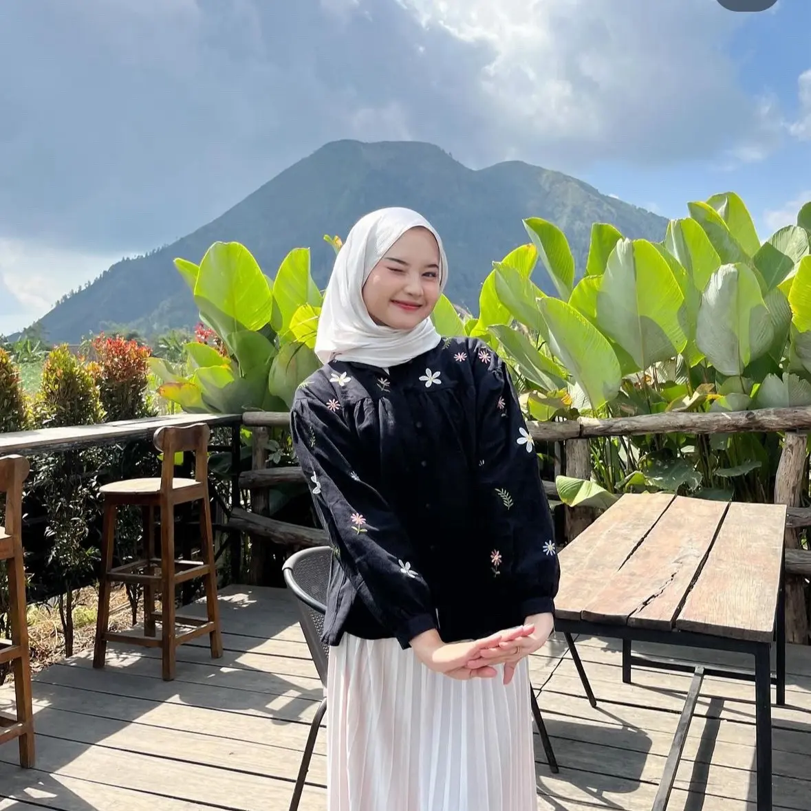 GEMPI LINEN BLOUSE WANITA