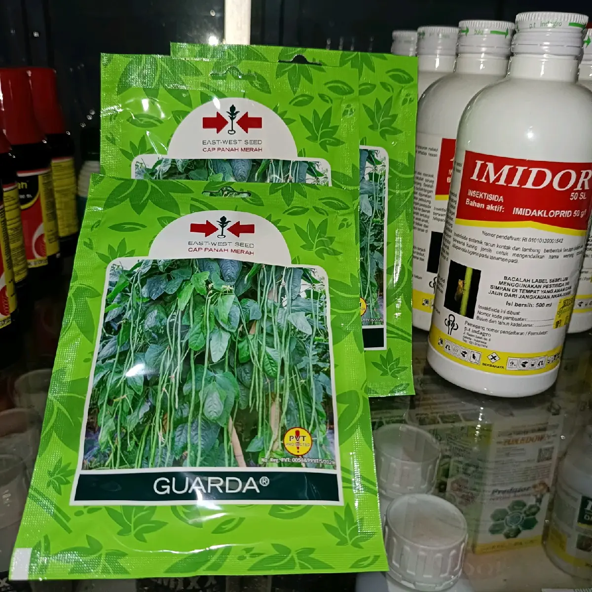 Benih Kacang Panjang Guarda F1 (Cocok ditanam di dataran rendah sampai menengah) Isi 200 butir Kadaluarsa 2026 Terbaru - Cap Panah Merah