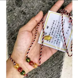 Gelang dan Kalung Tridatu dengan Desain Unik adara